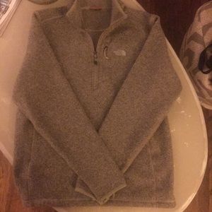 Men’s North Face Pull over quarter zip.